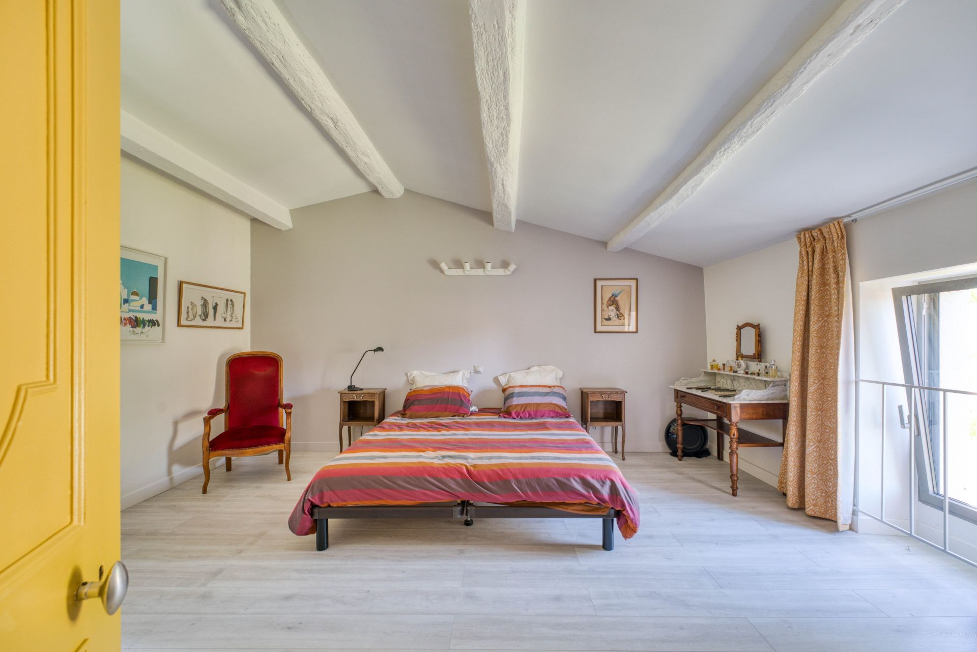 luxury house 8 Rooms for sale on LAGORD (17140)