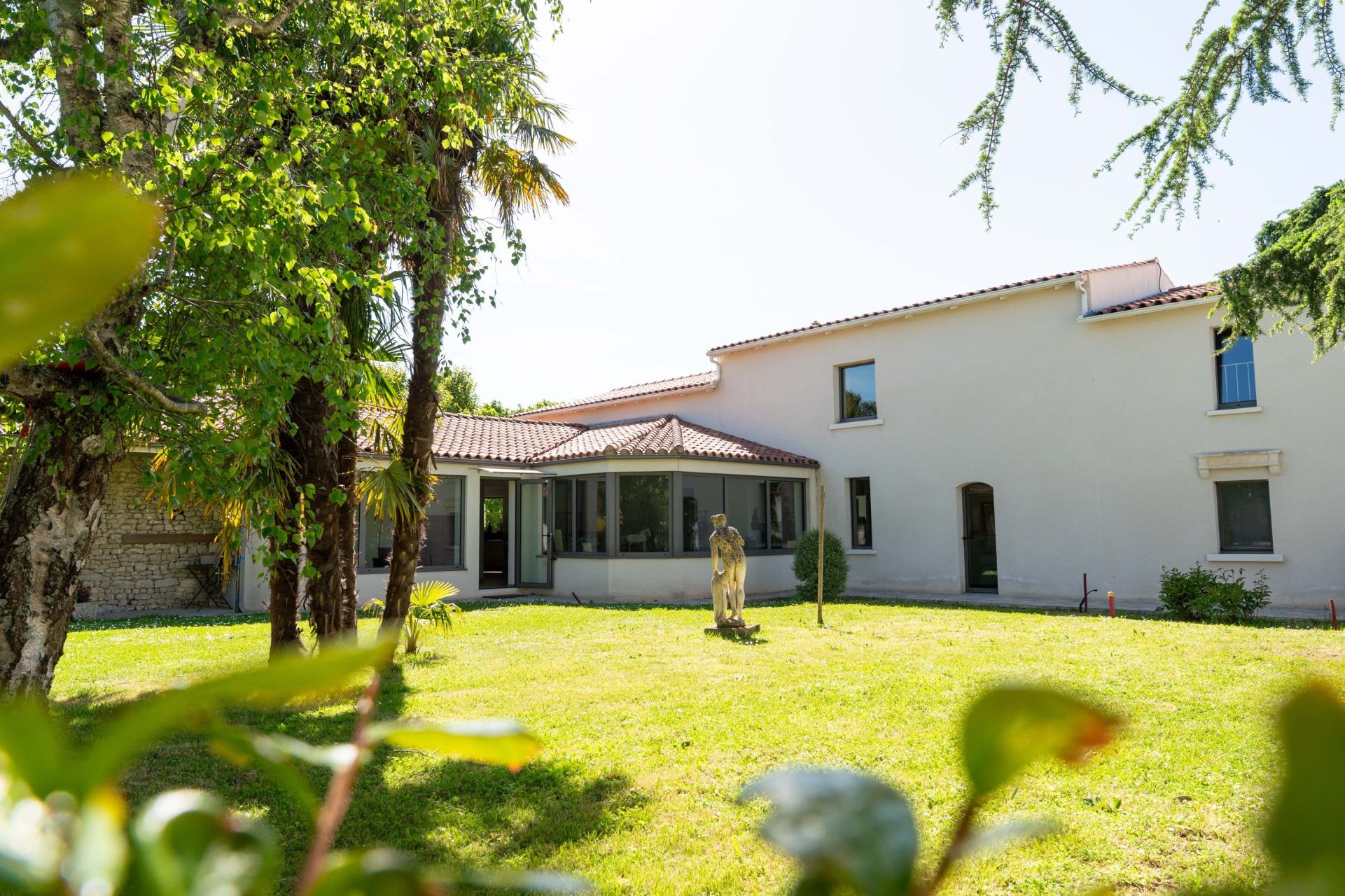 luxury house 8 Rooms for sale on LAGORD (17140)