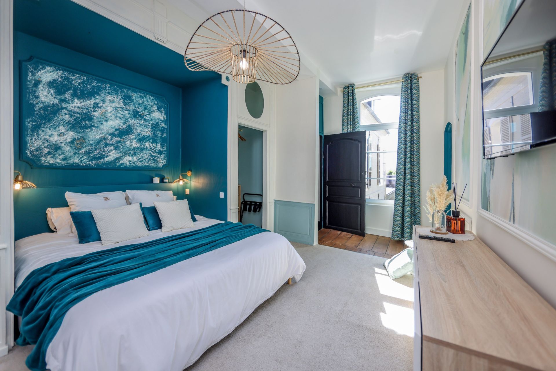 mansion (hôtel particulier) 10 Rooms for sale on MONTREUIL SUR MER (62170)