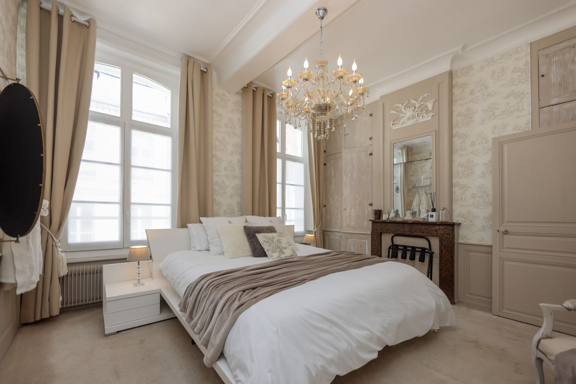 mansion (hôtel particulier) 10 Rooms for sale on MONTREUIL SUR MER (62170)