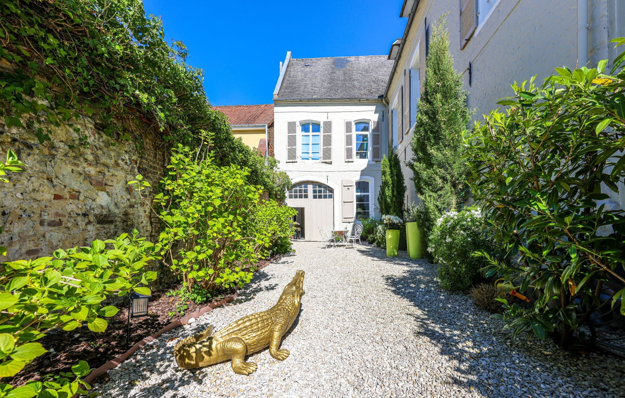 mansion (hôtel particulier) 10 Rooms for sale on MONTREUIL SUR MER (62170)