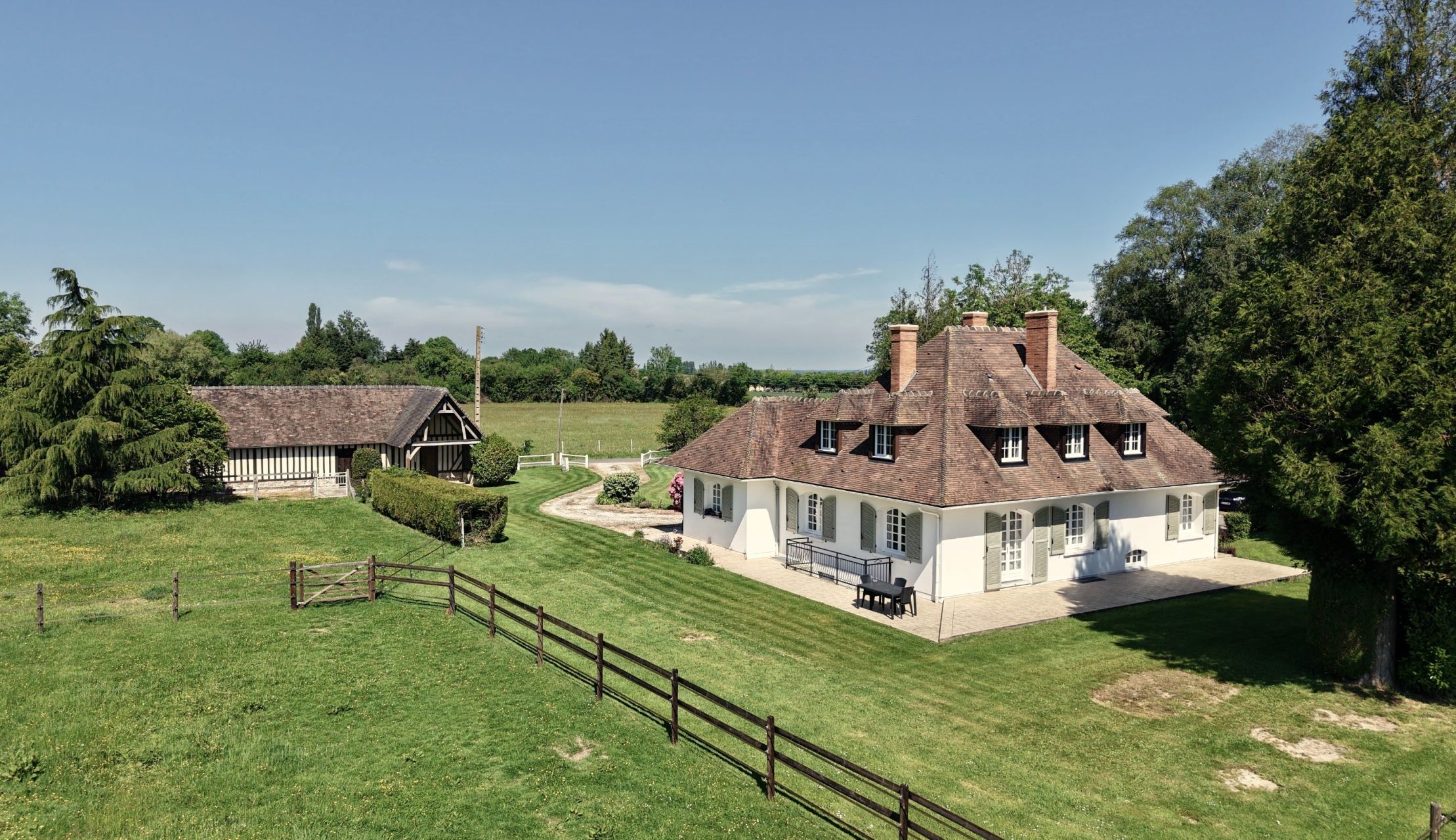 luxury house 7 Rooms for sale on EPAIGNES (27260)