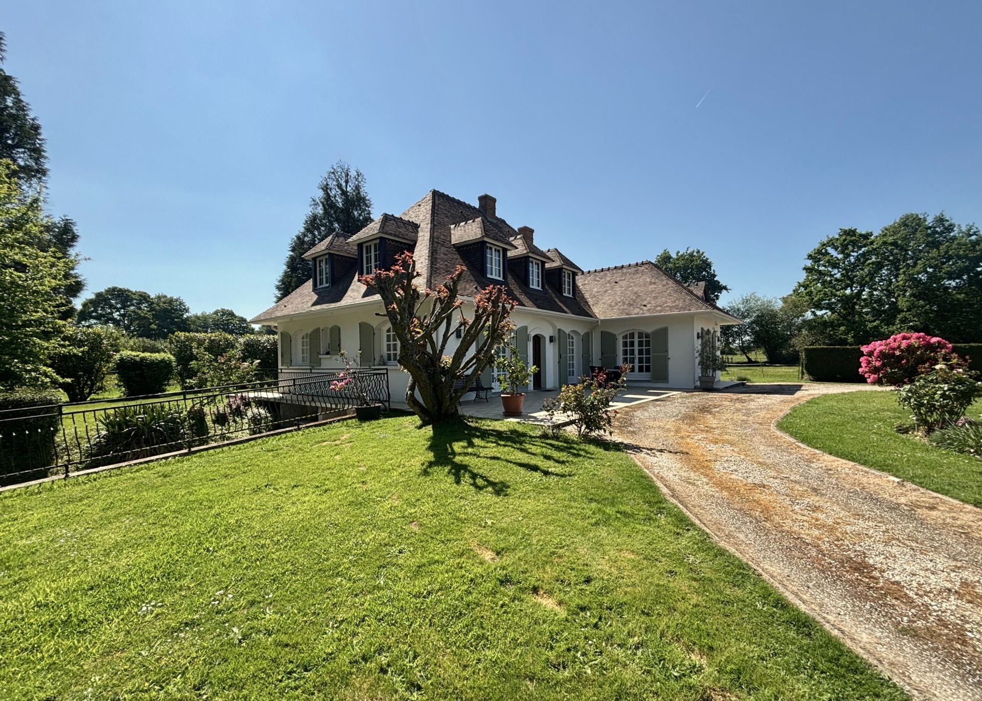 luxury house 7 Rooms for sale on EPAIGNES (27260)