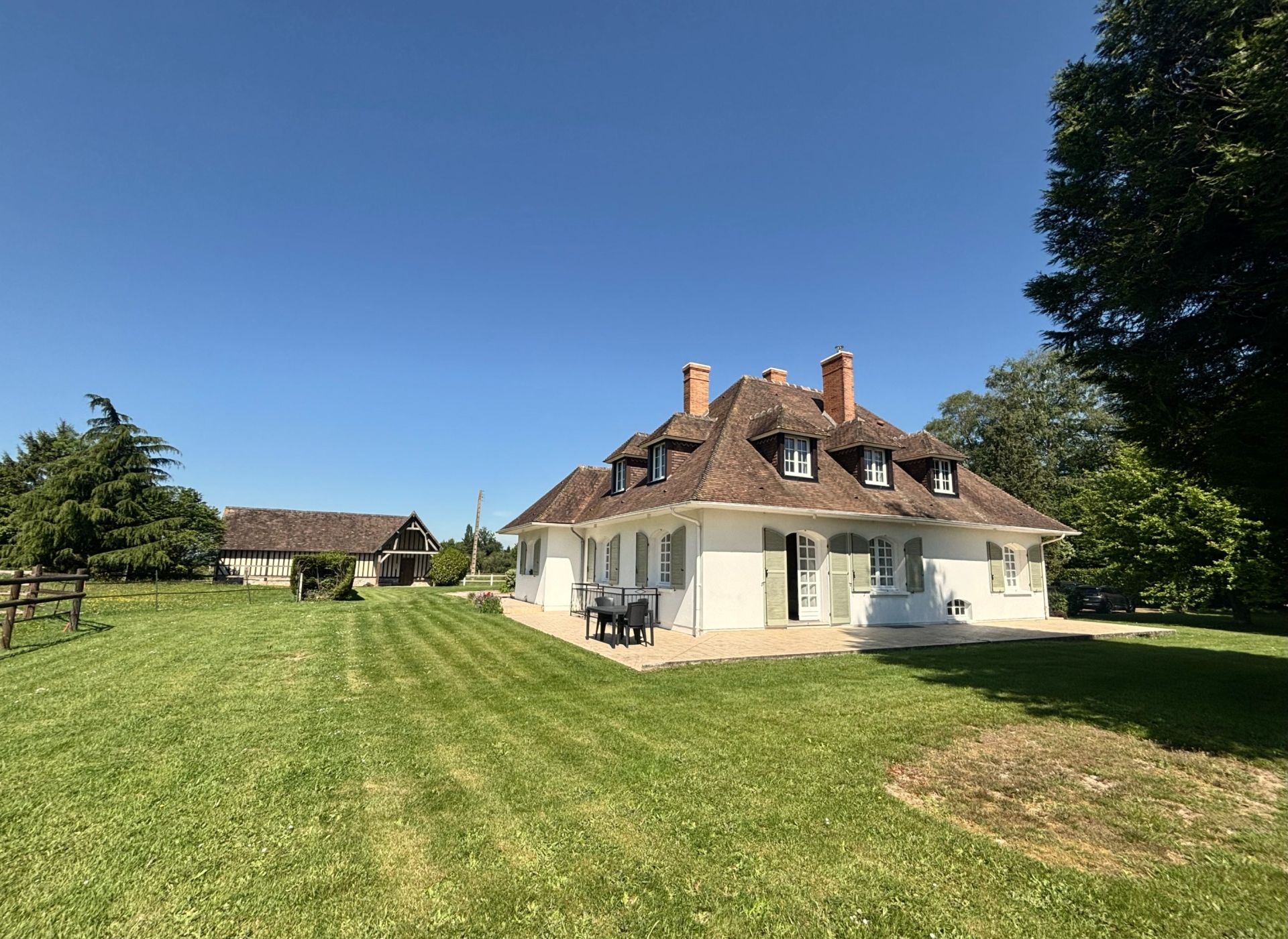 luxury house 7 Rooms for sale on EPAIGNES (27260)