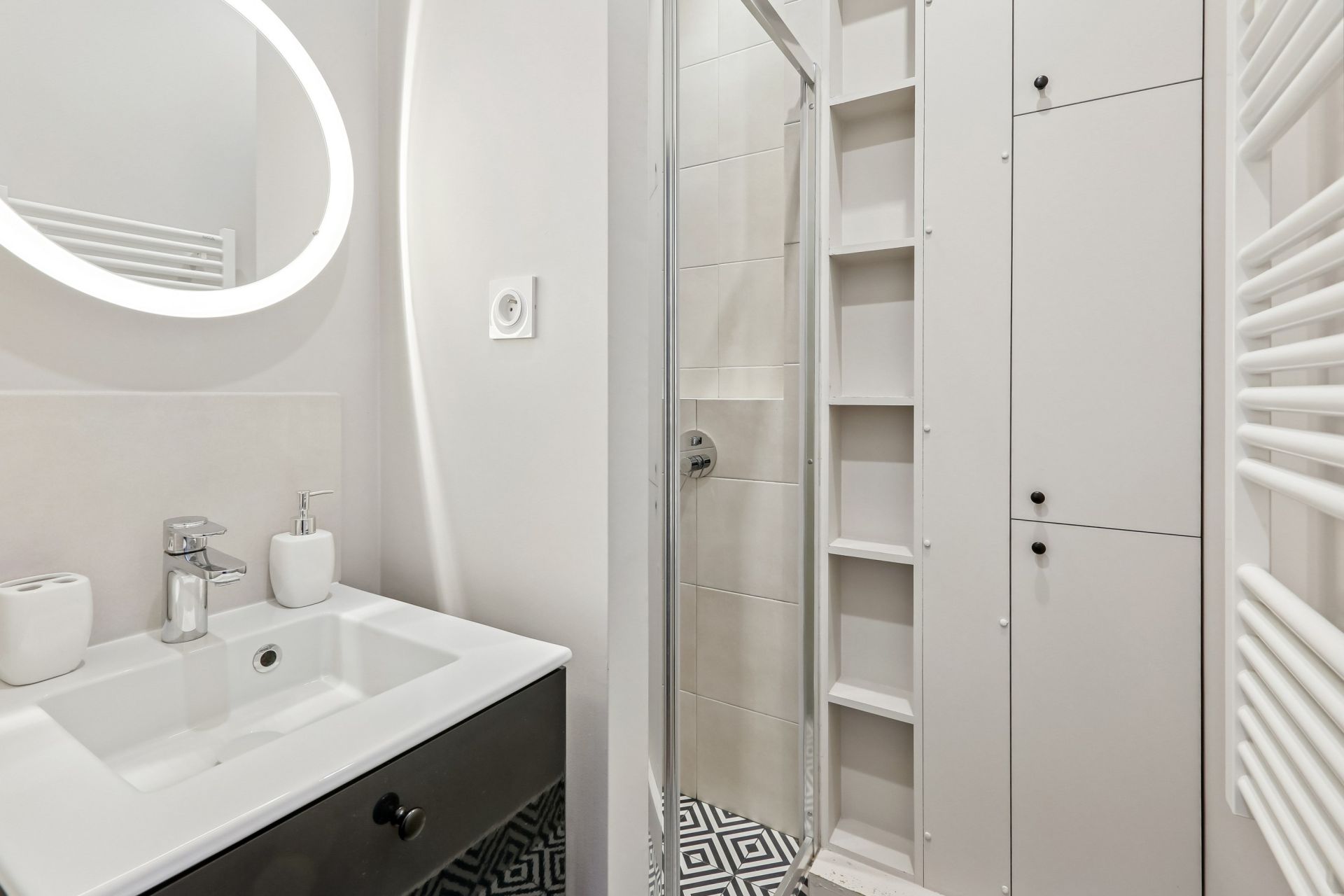 luxury apartment 6 Rooms for sale on NEUILLY SUR SEINE (92200)