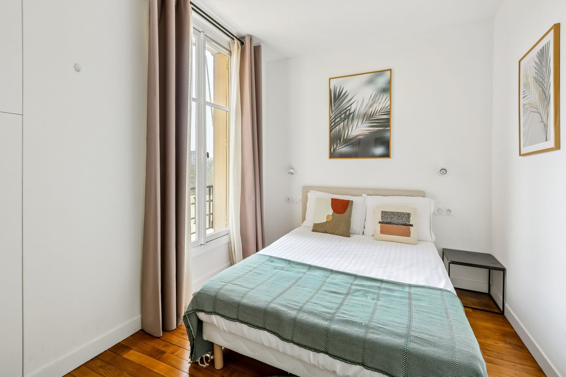 luxury apartment 6 Rooms for sale on NEUILLY SUR SEINE (92200)