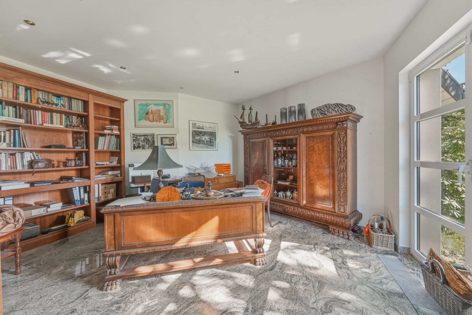luxury house 8 Rooms for sale on CHEVRY (01170)