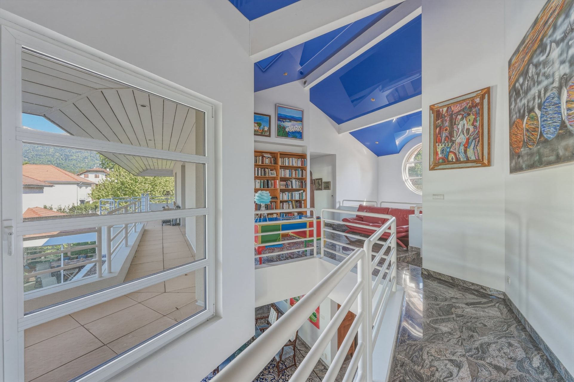 luxury house 8 Rooms for sale on CHEVRY (01170)