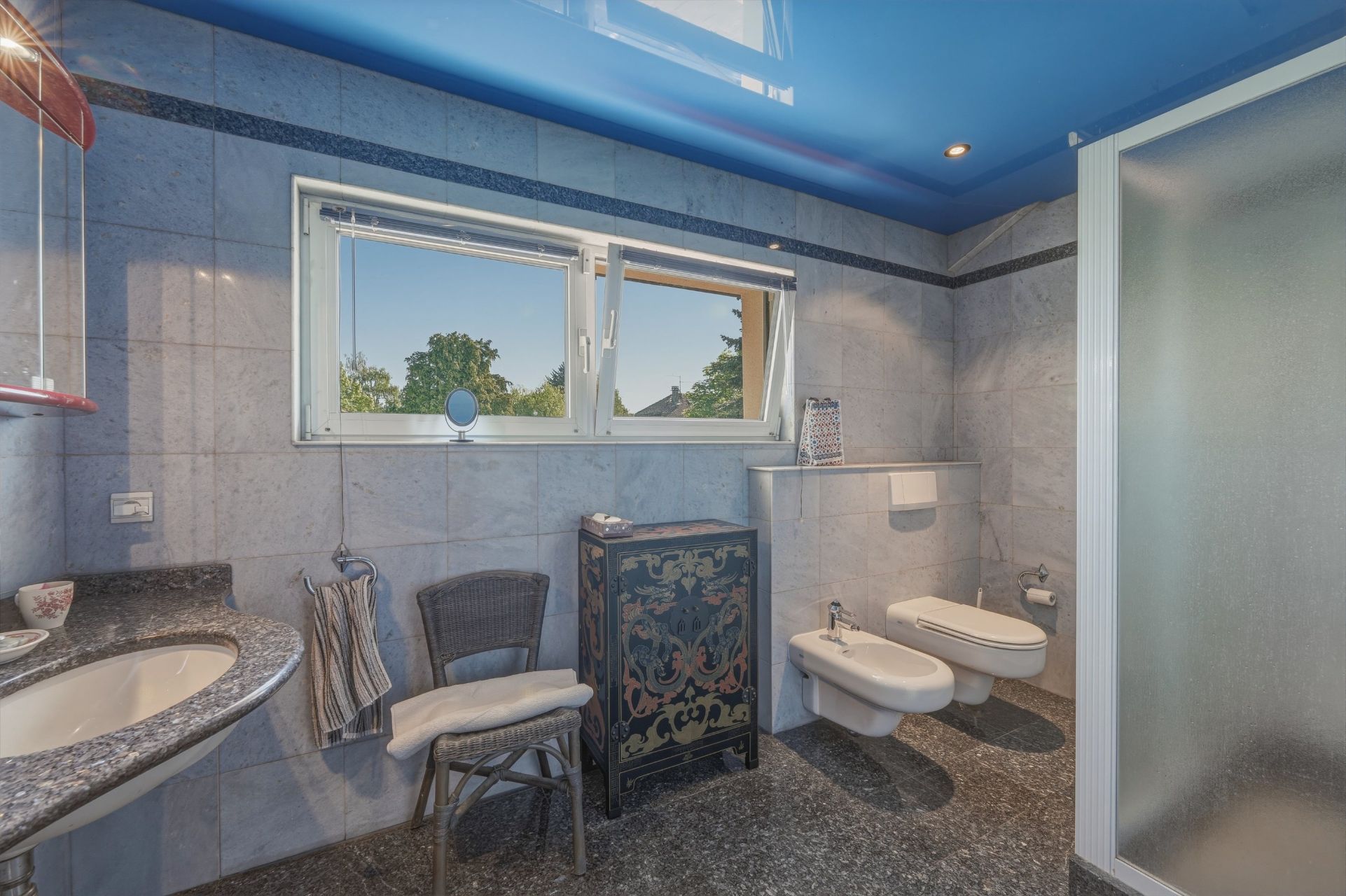 luxury house 8 Rooms for sale on CHEVRY (01170)