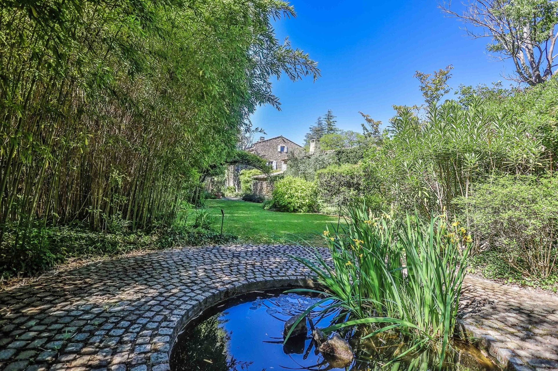 maison de luxe 10 Pièces en vente sur GORDES (84220)