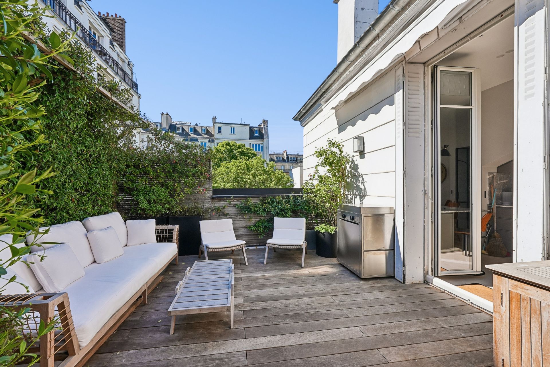 luxury apartment 4 Rooms for sale on PARIS (75016)