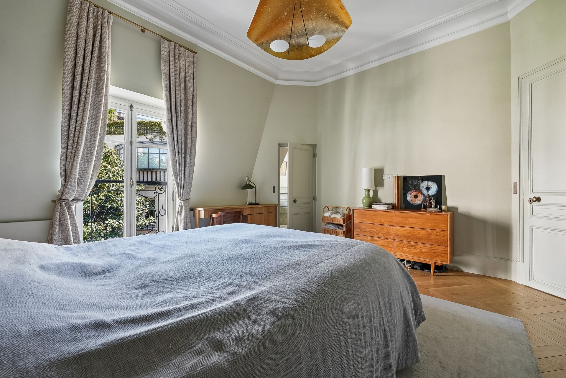luxury apartment 4 Rooms for sale on PARIS (75016)