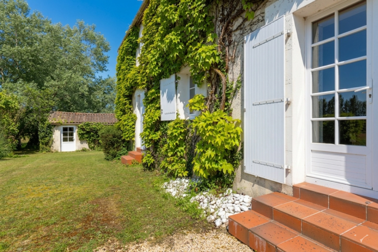 7 pièces 233 m² · à Aubigny-les Clouzeaux · 233 m² · 550 000 €