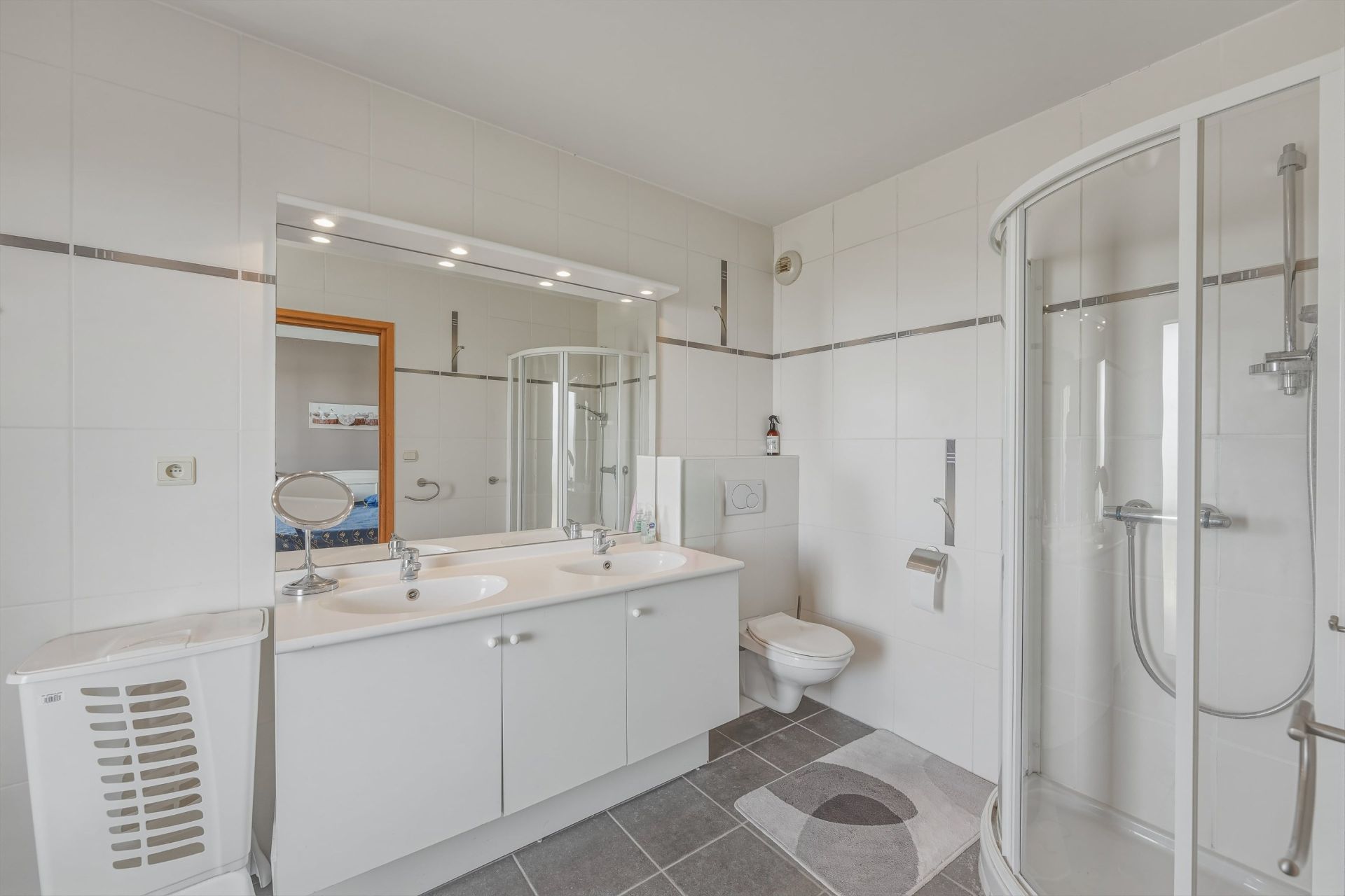 luxury apartment 5 Rooms for sale on EVIAN LES BAINS (74500)