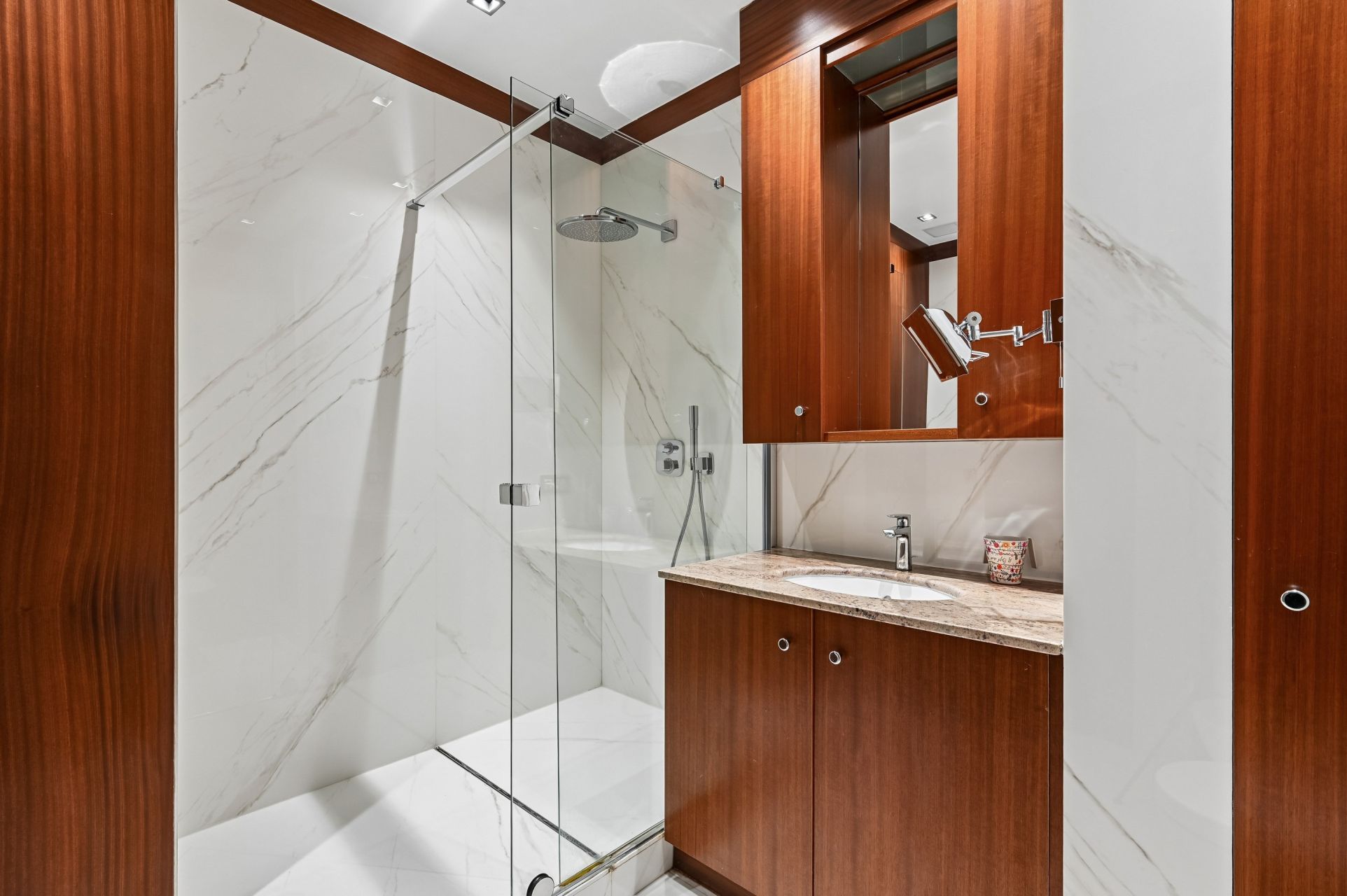 luxury apartment 9 Rooms for sale on PARIS (75016)