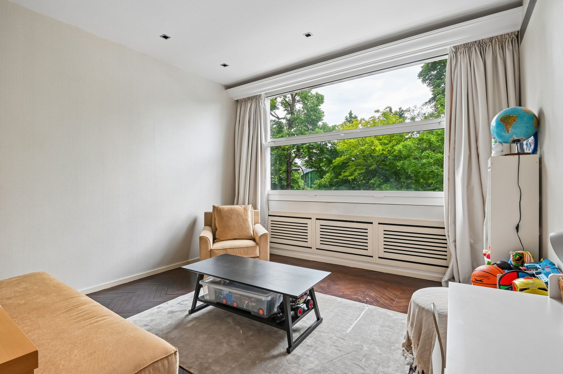 luxury apartment 9 Rooms for sale on PARIS (75016)
