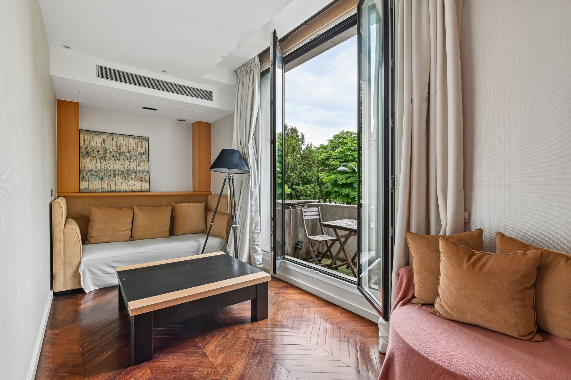 luxury apartment 9 Rooms for sale on PARIS (75016)