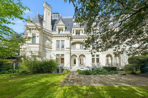 Sale Luxury apartment Neuilly-sur-Seine 7&nbsp;Rooms 246&nbsp;m²