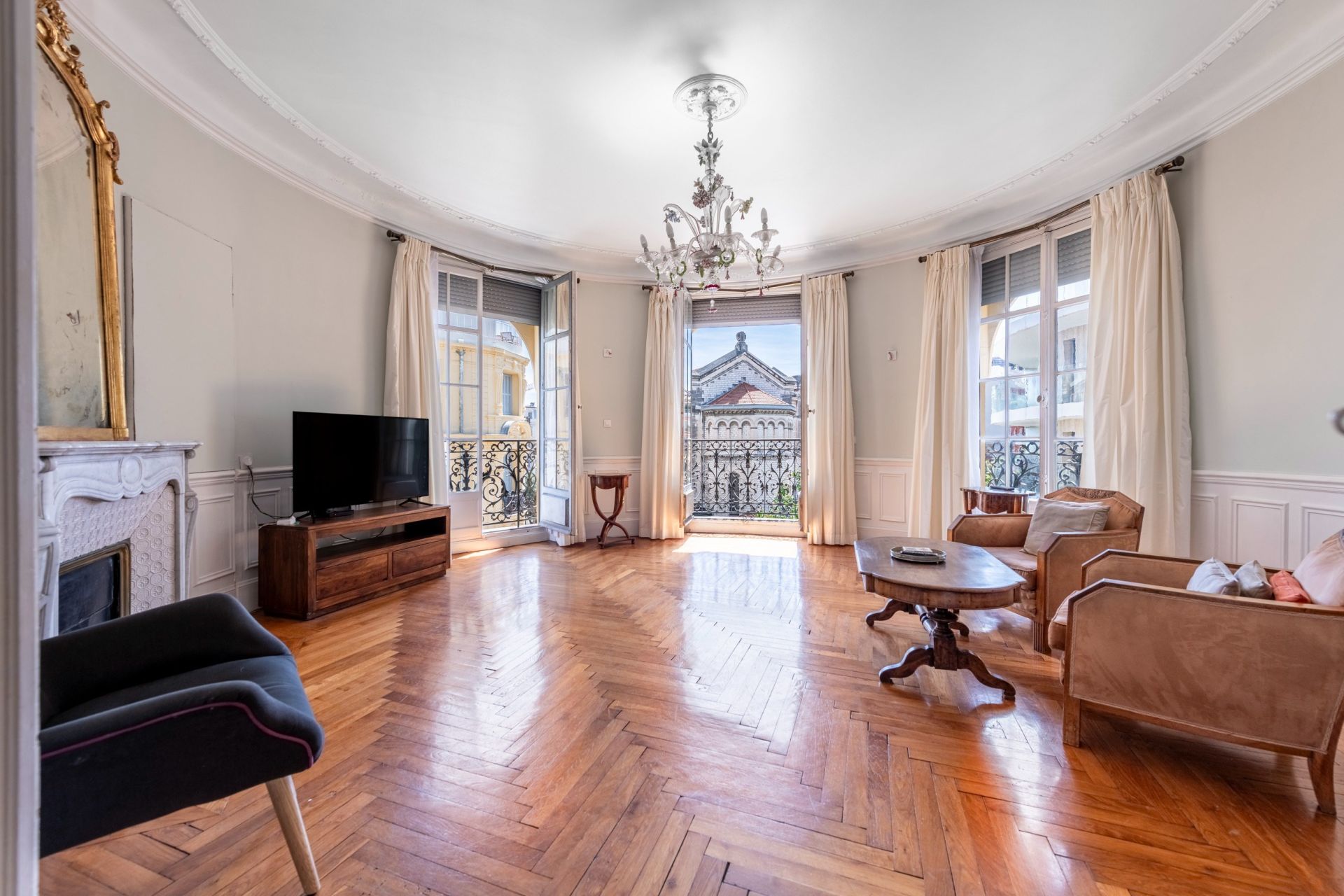luxury apartment 4 Rooms for sale on NICE (06000)