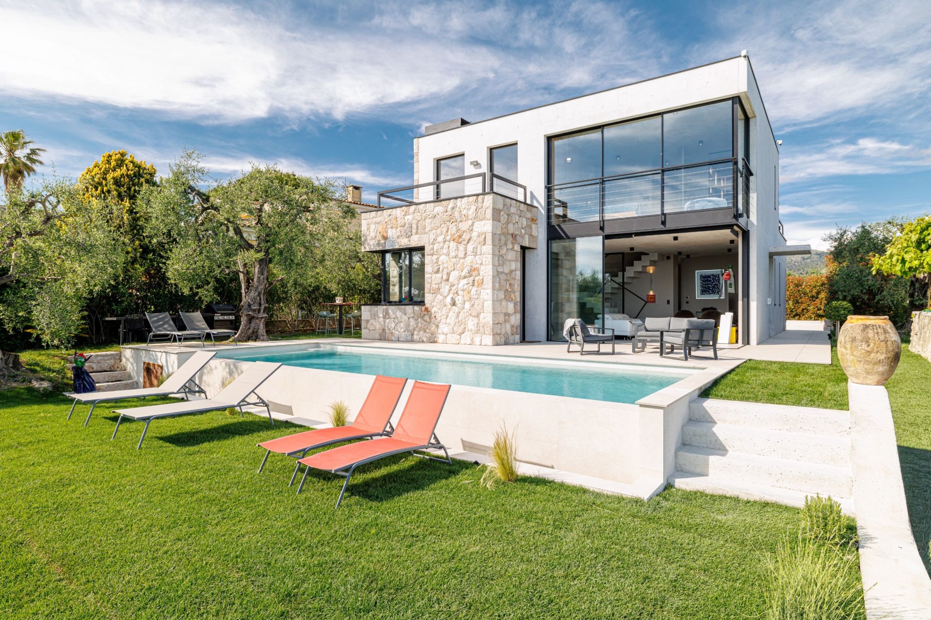 luxury villa 6 Rooms for sale on NICE (06000)