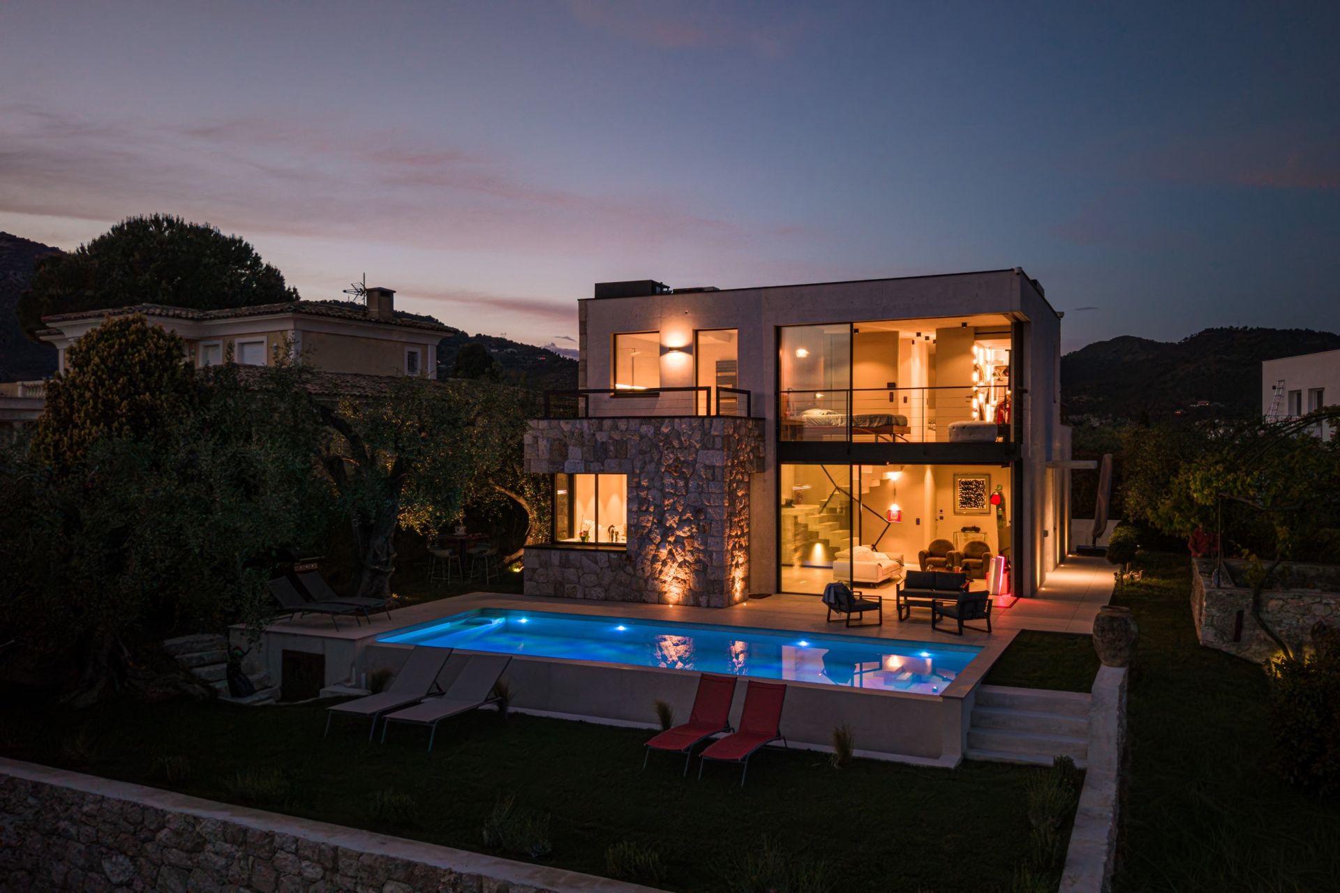 luxury villa 6 Rooms for sale on NICE (06000)