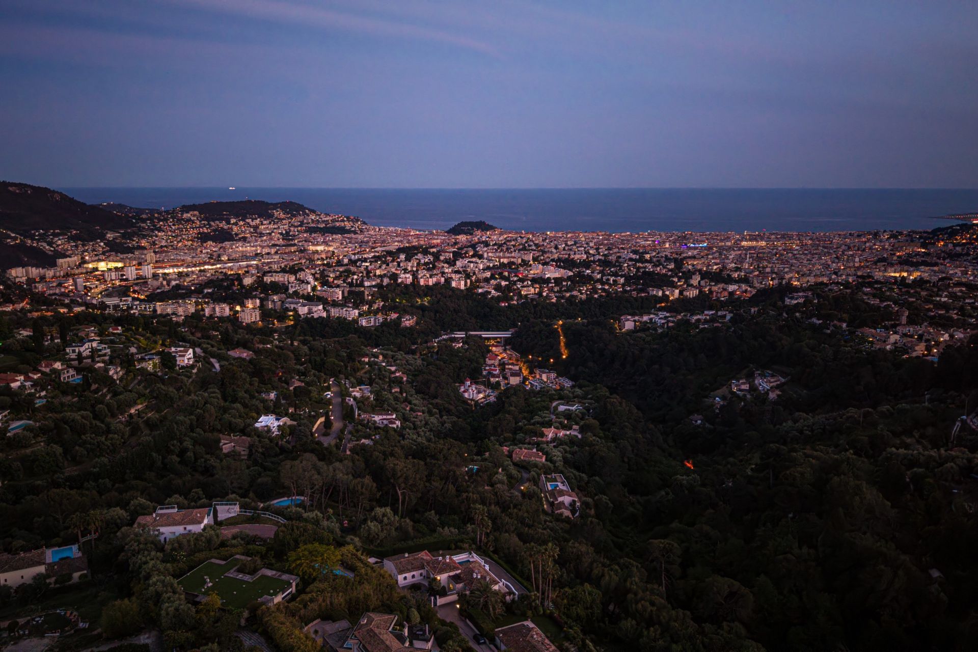 luxury villa 6 Rooms for sale on NICE (06000)
