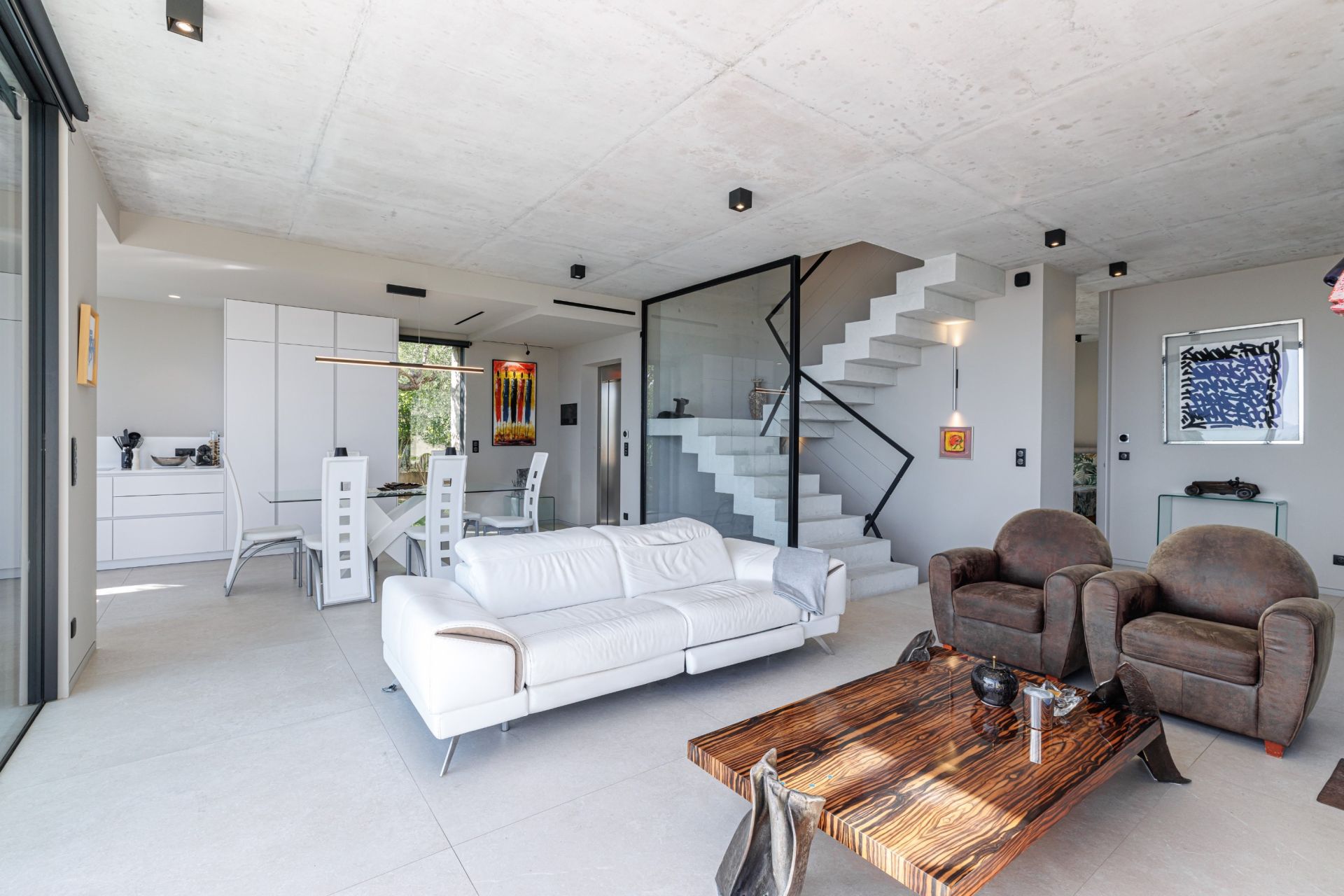 luxury villa 6 Rooms for sale on NICE (06000)