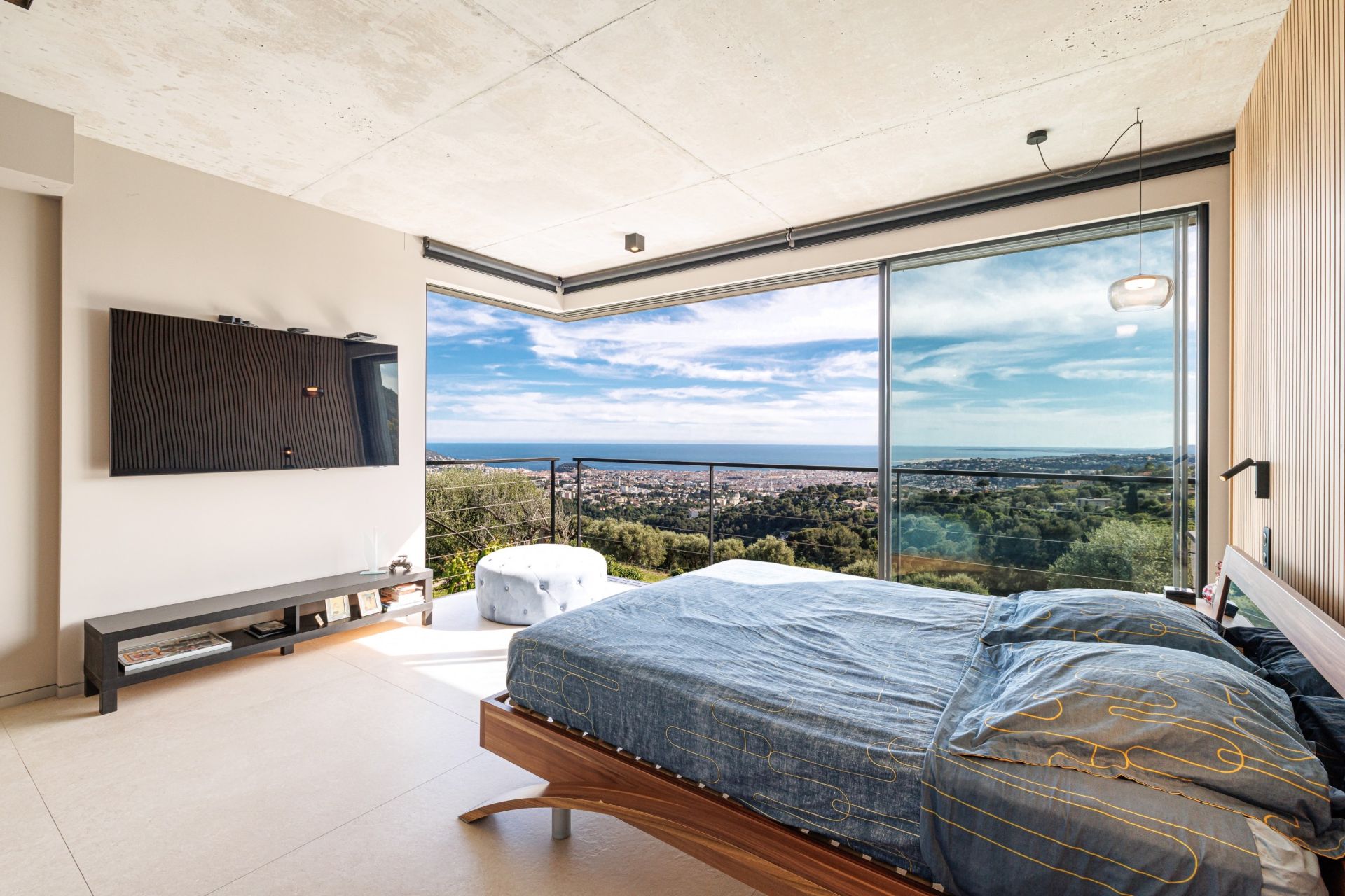 luxury villa 6 Rooms for sale on NICE (06000)