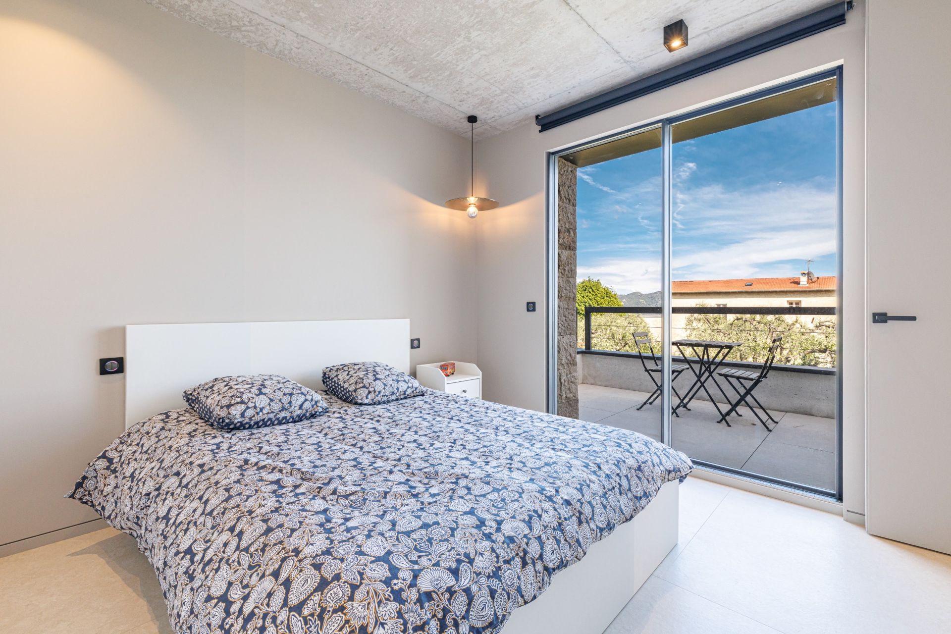 luxury villa 6 Rooms for sale on NICE (06000)