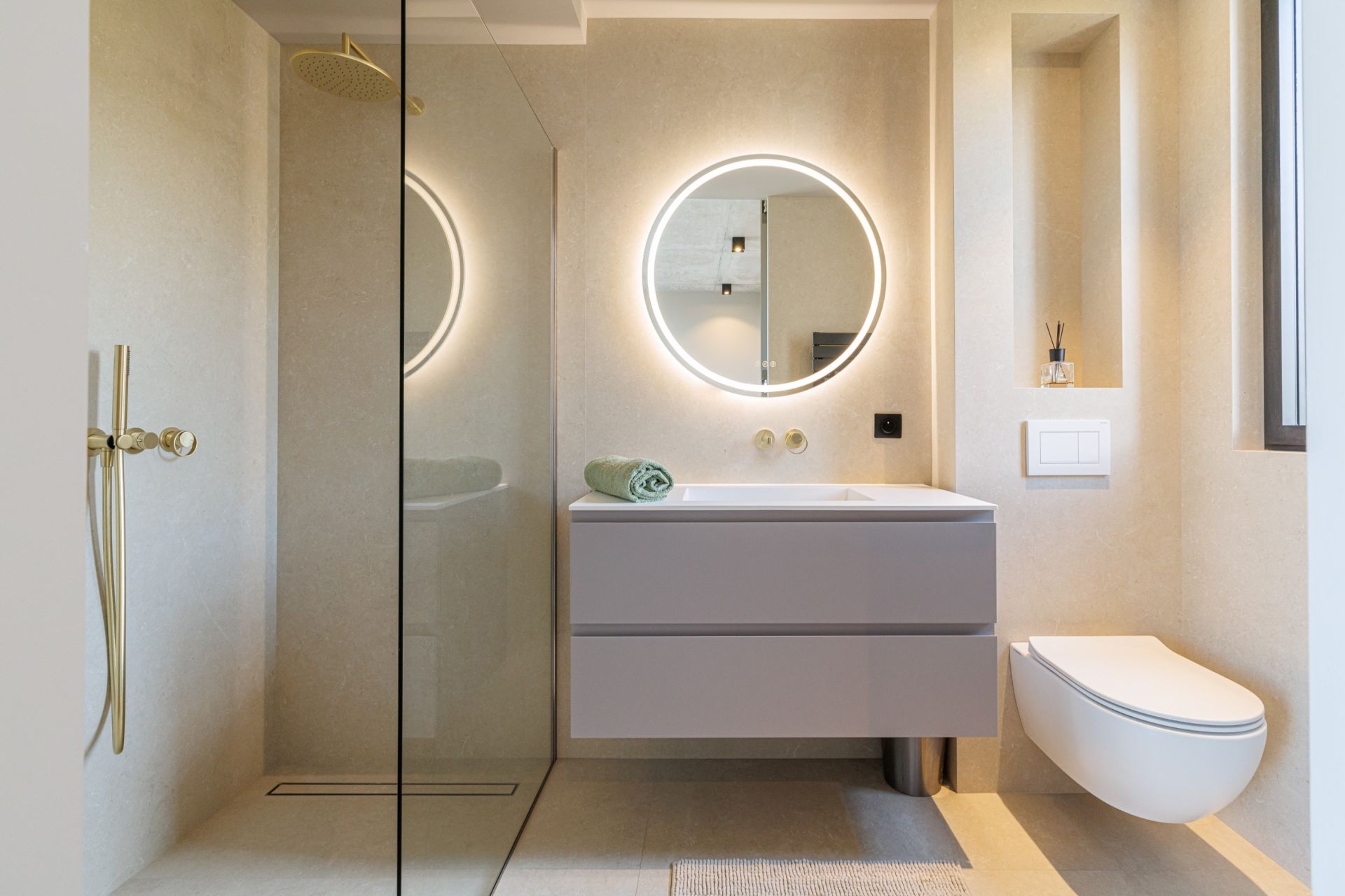 luxury villa 6 Rooms for sale on NICE (06000)