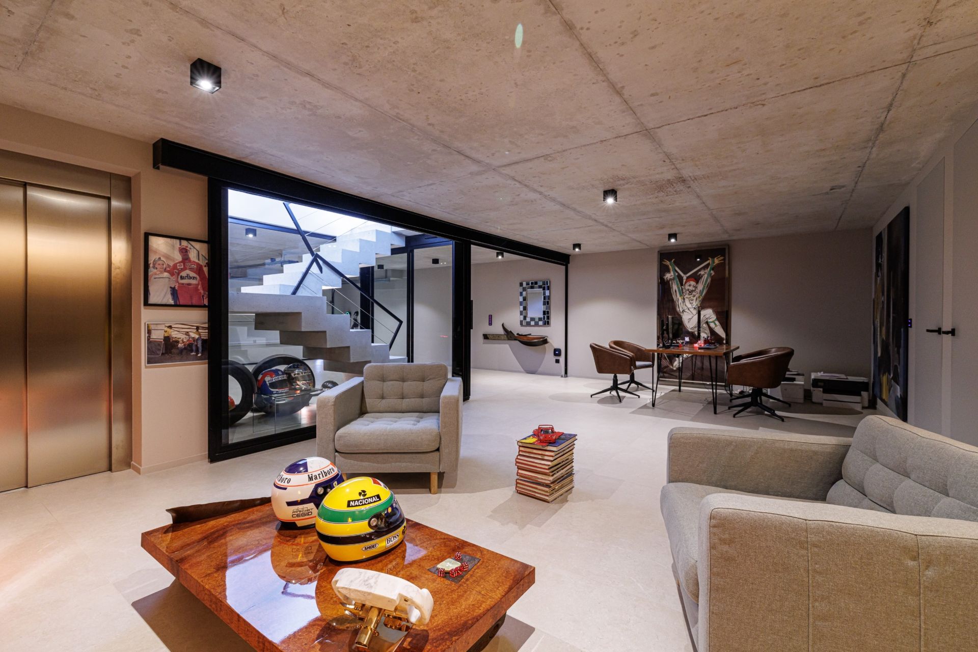 luxury villa 6 Rooms for sale on NICE (06000)