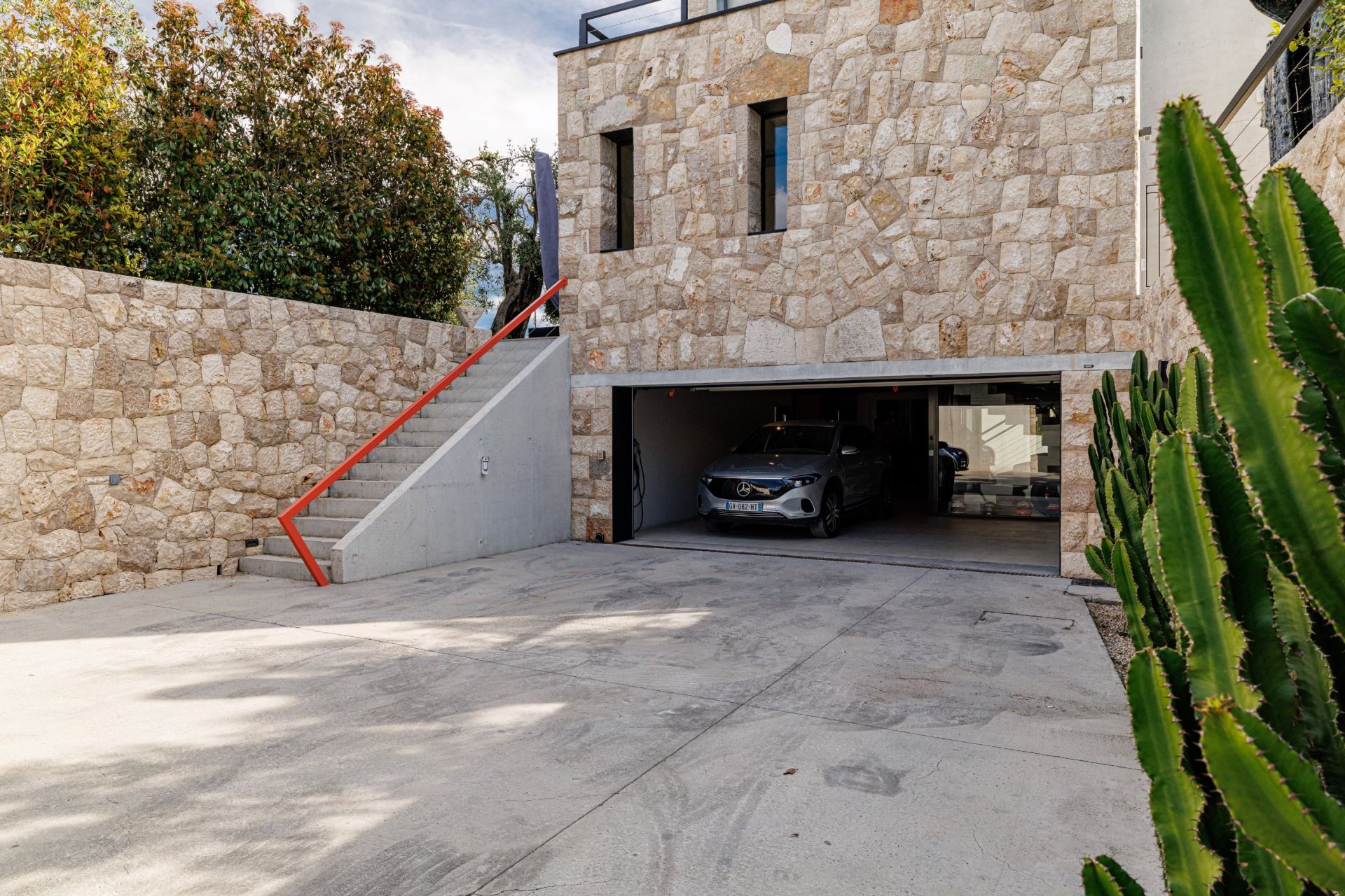 luxury villa 6 Rooms for sale on NICE (06000)