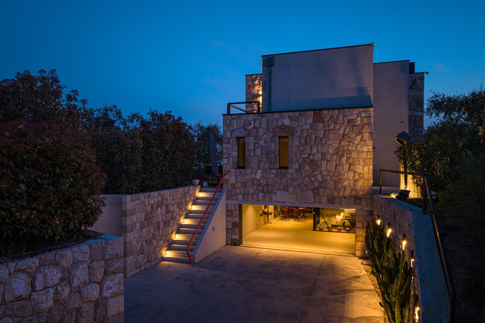 luxury villa 6 Rooms for sale on NICE (06000)