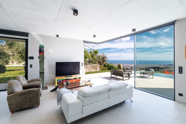 luxury villa 6 Rooms for sale on NICE (06000)