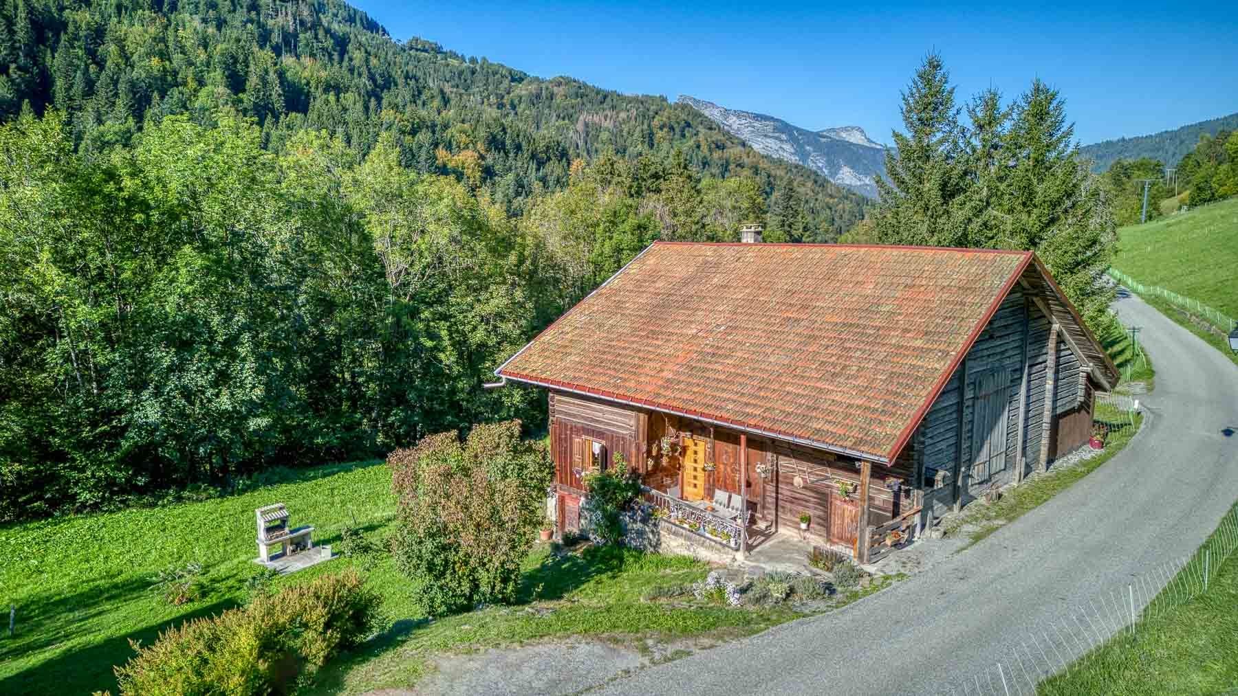 luxury chalet 4 Rooms for sale on MANIGOD (74230)