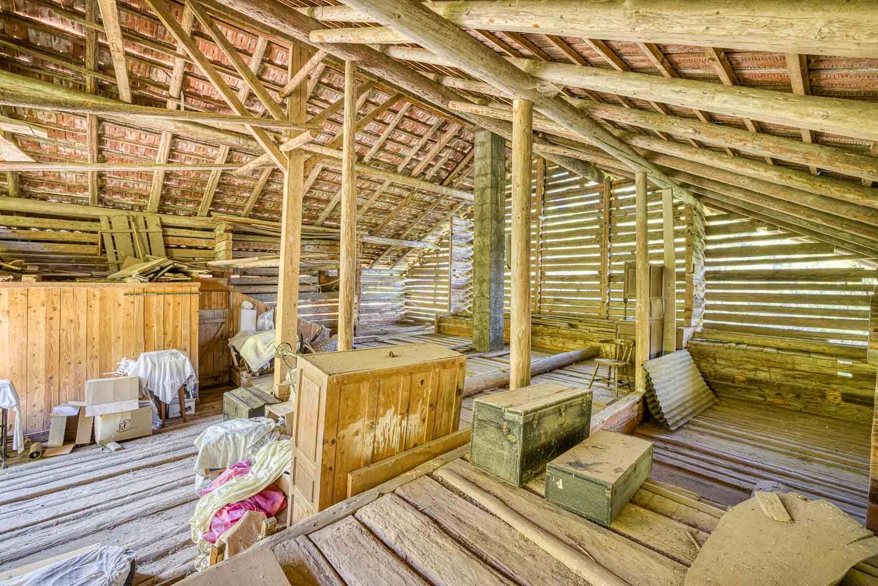 luxury chalet 4 Rooms for sale on MANIGOD (74230)