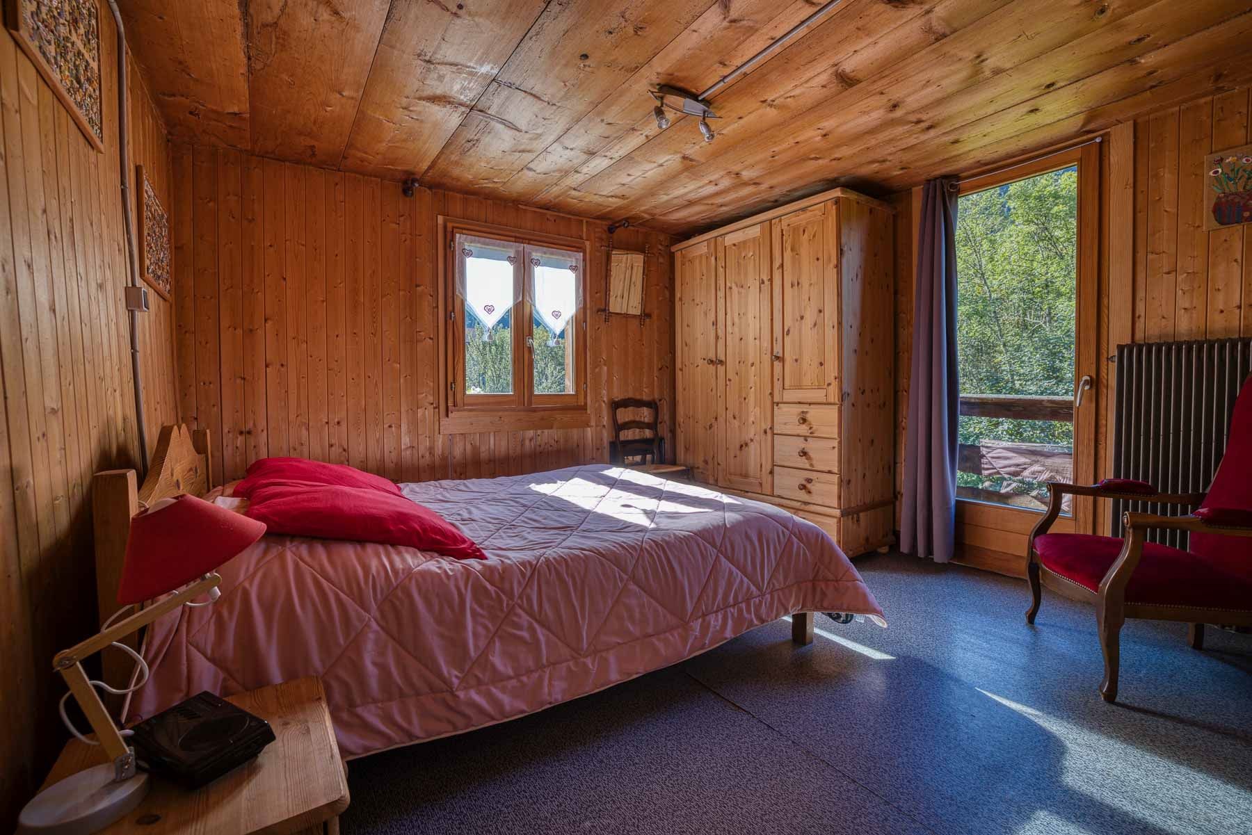 luxury chalet 4 Rooms for sale on MANIGOD (74230)