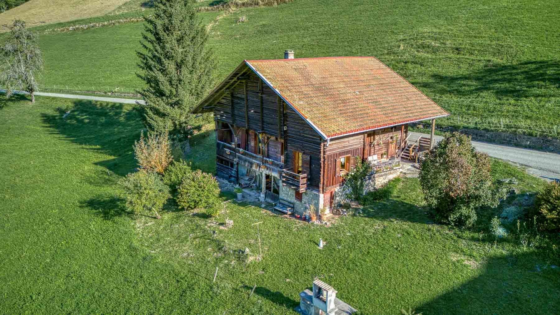 luxury chalet 4 Rooms for sale on MANIGOD (74230)