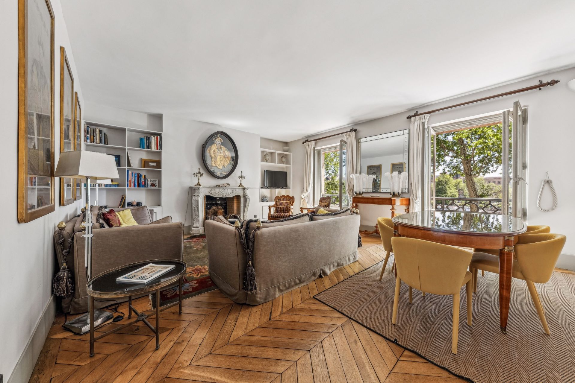 luxury apartment 5 Rooms for sale on PARIS (75001)