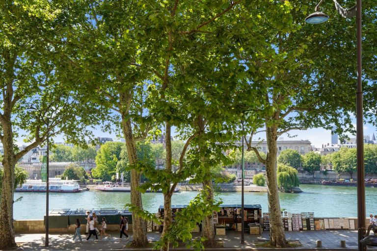 luxury apartment 5 Rooms for sale on PARIS (75001)