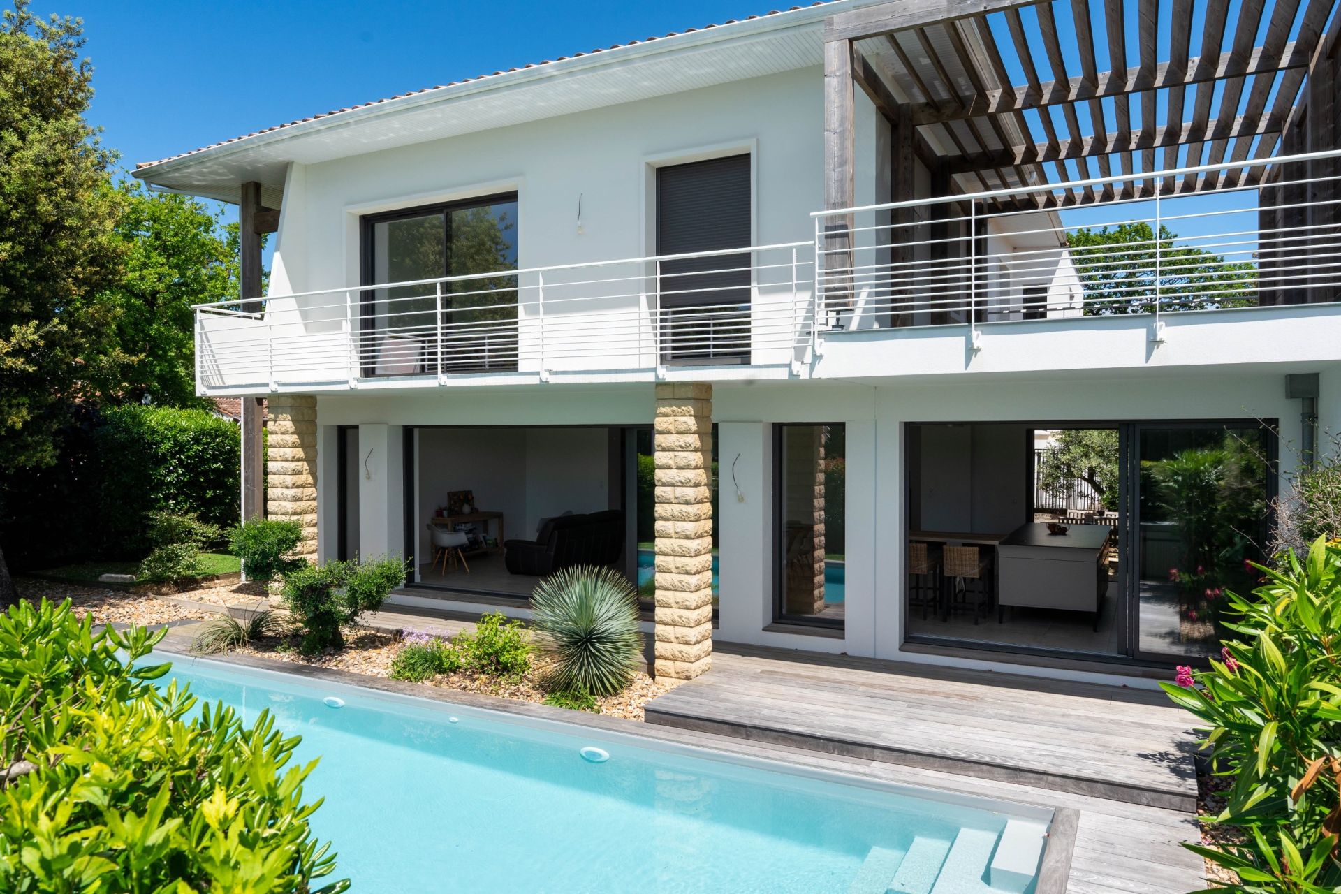 luxury house 6 Rooms for sale on VAUX SUR MER (17640)