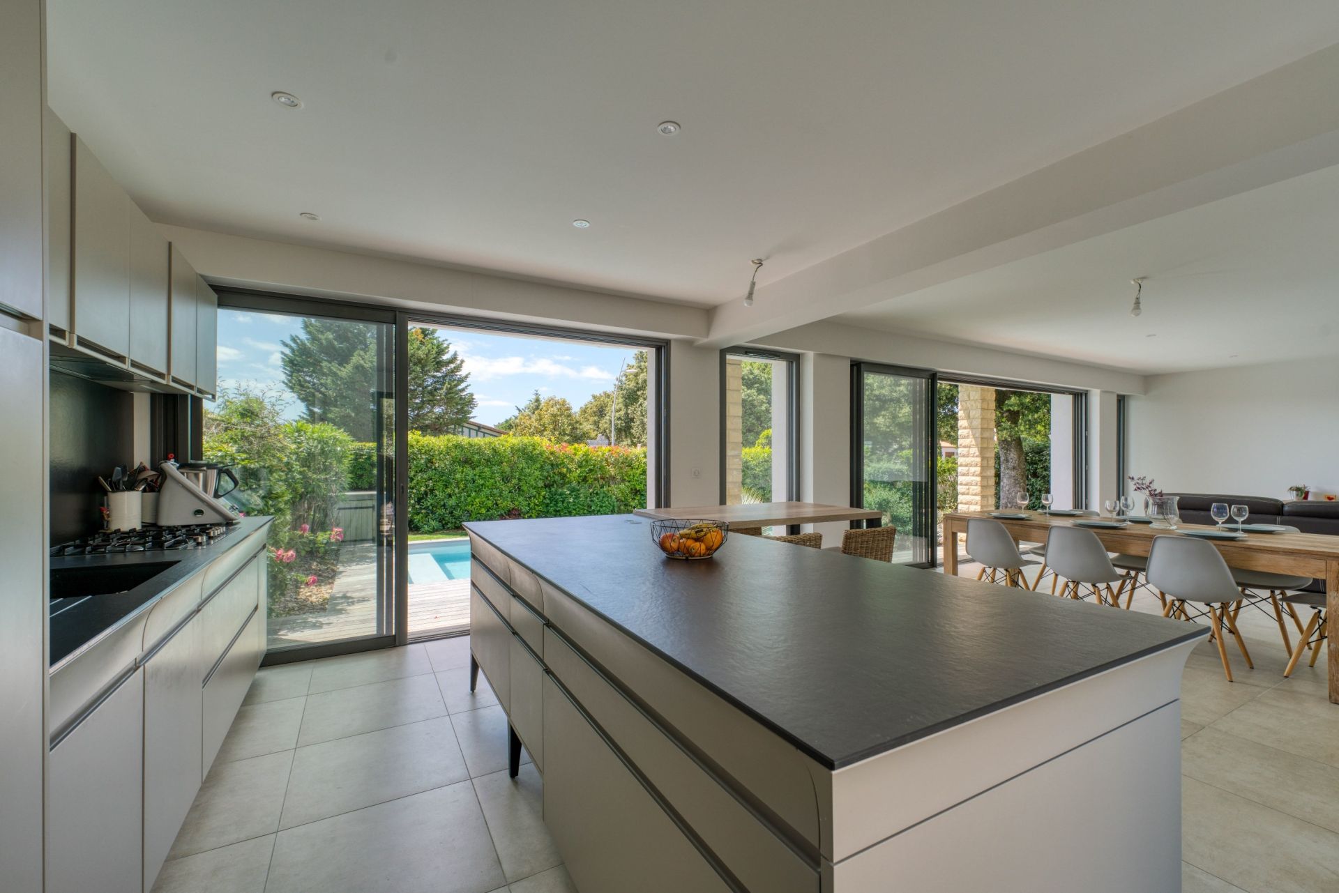 luxury house 6 Rooms for sale on VAUX SUR MER (17640)