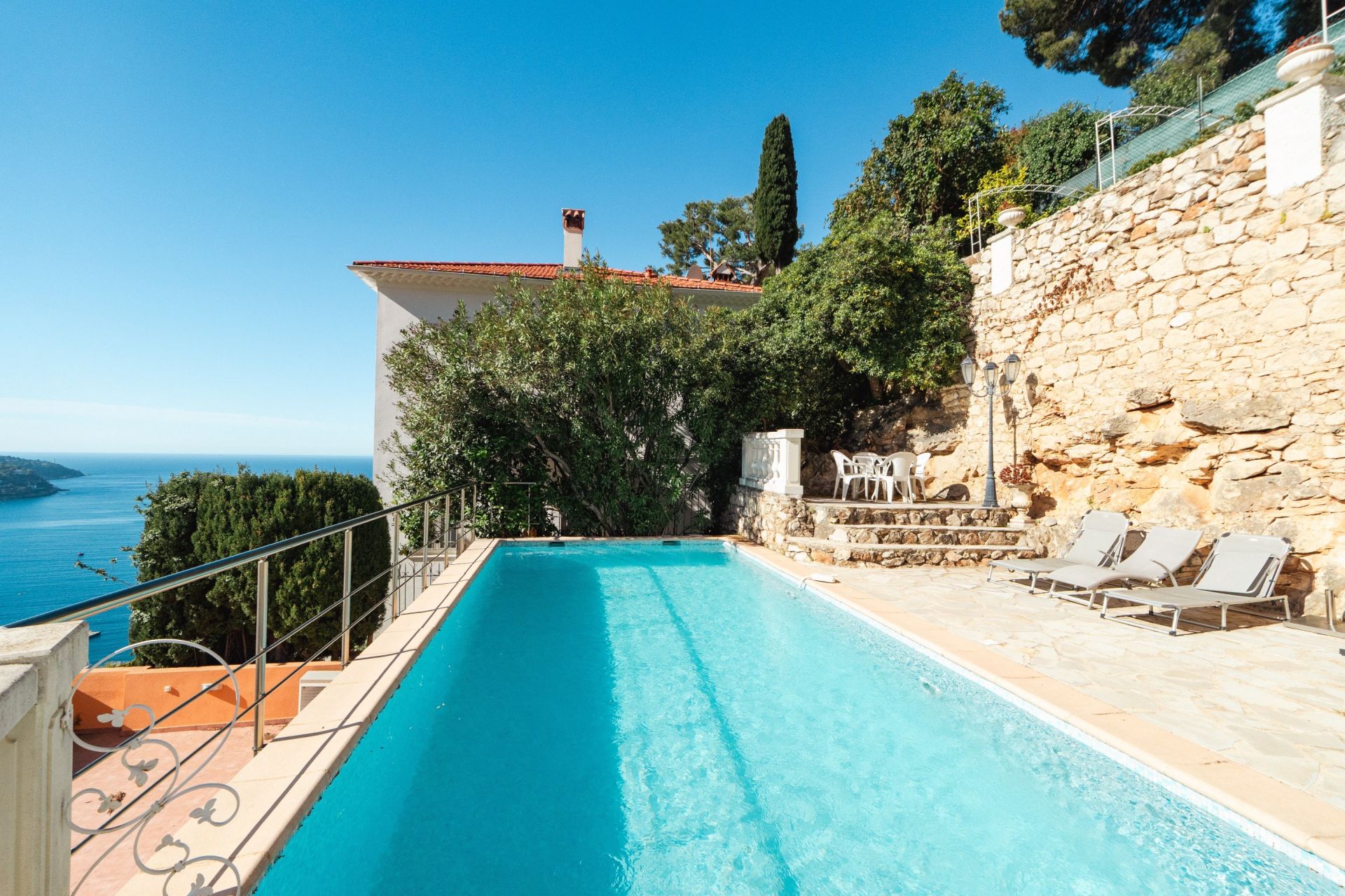 luxury villa 8 Rooms for sale on VILLEFRANCHE SUR MER (06230)