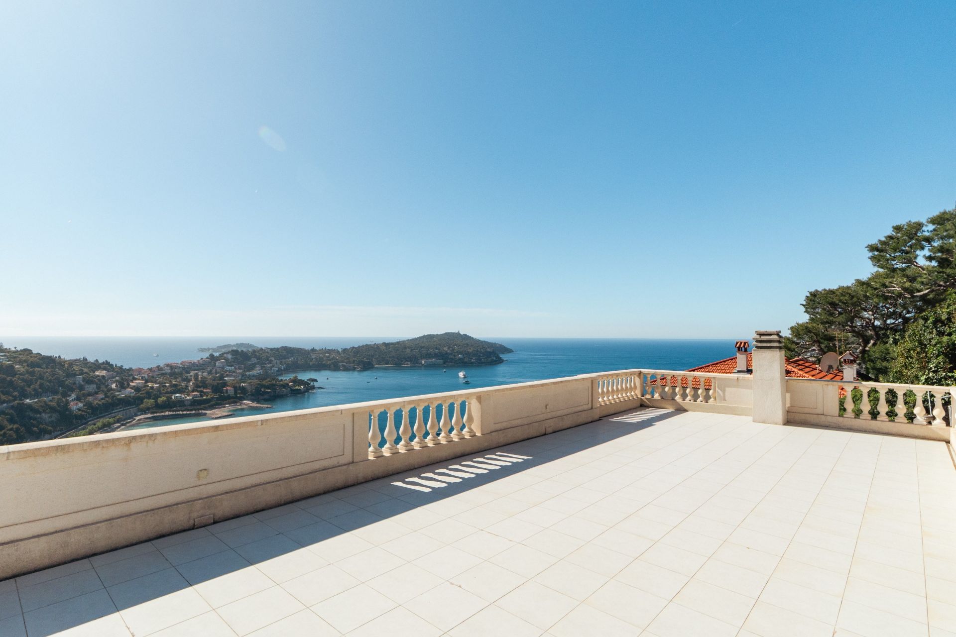 luxury villa 8 Rooms for sale on VILLEFRANCHE SUR MER (06230)