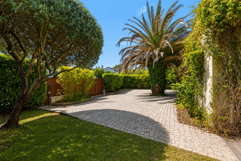luxury house 7 Rooms for sale on LE BOUSCAT (33110)