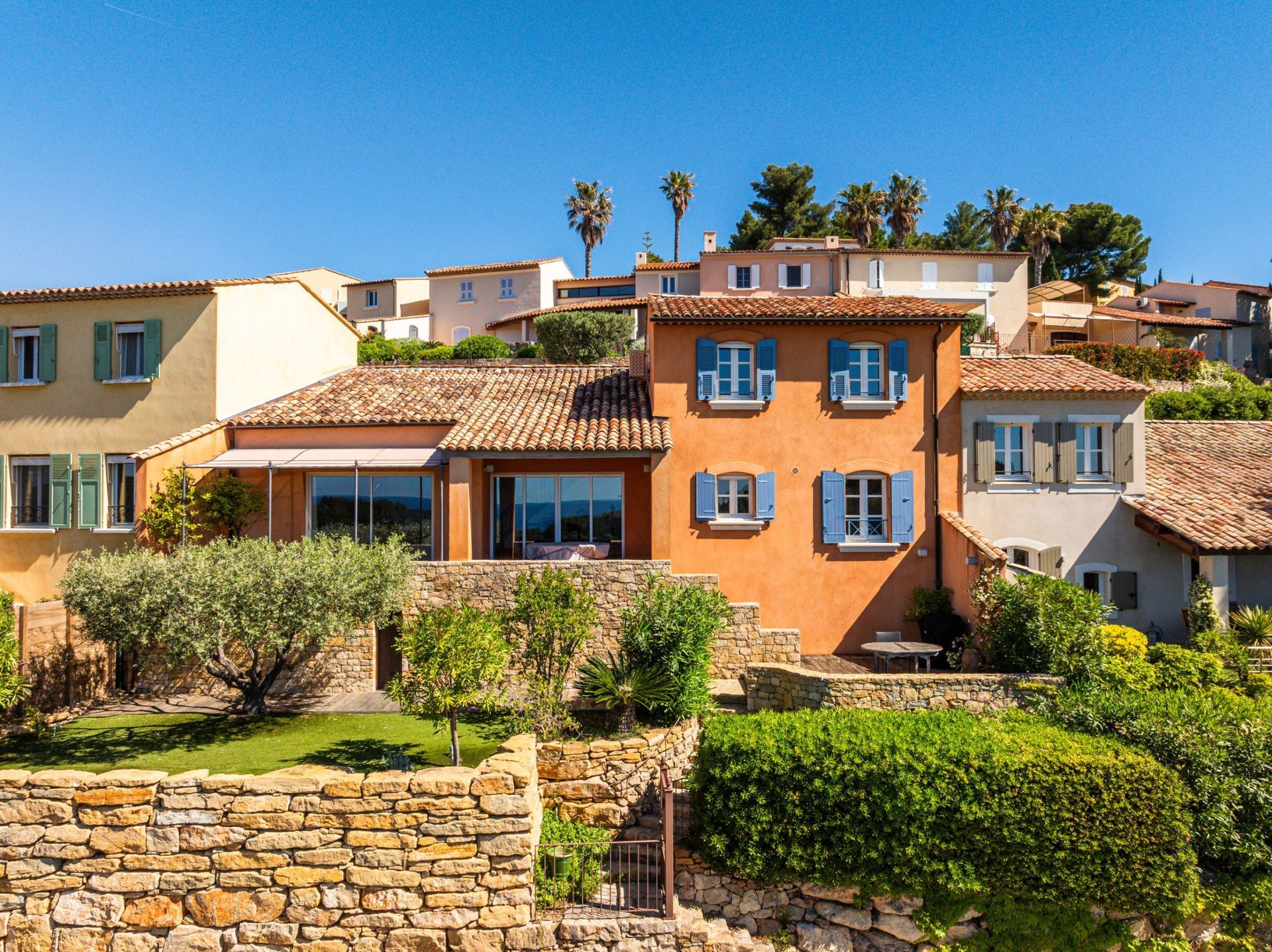 luxury house 5 Rooms for sale on ST CYR SUR MER (83270)