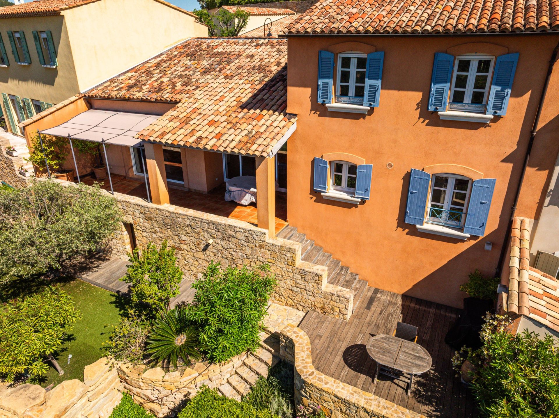 luxury house 5 Rooms for sale on ST CYR SUR MER (83270)