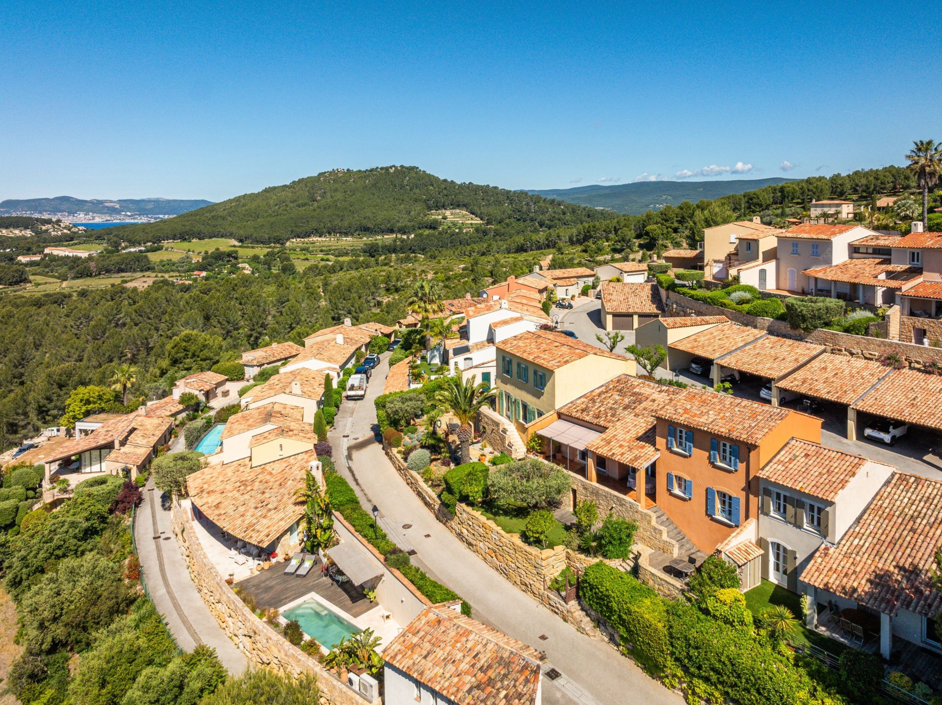 luxury house 5 Rooms for sale on ST CYR SUR MER (83270)