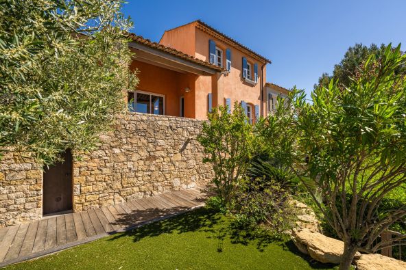 Sale Luxury house Saint-Cyr-sur-Mer 5&nbsp;Rooms 118&nbsp;m²