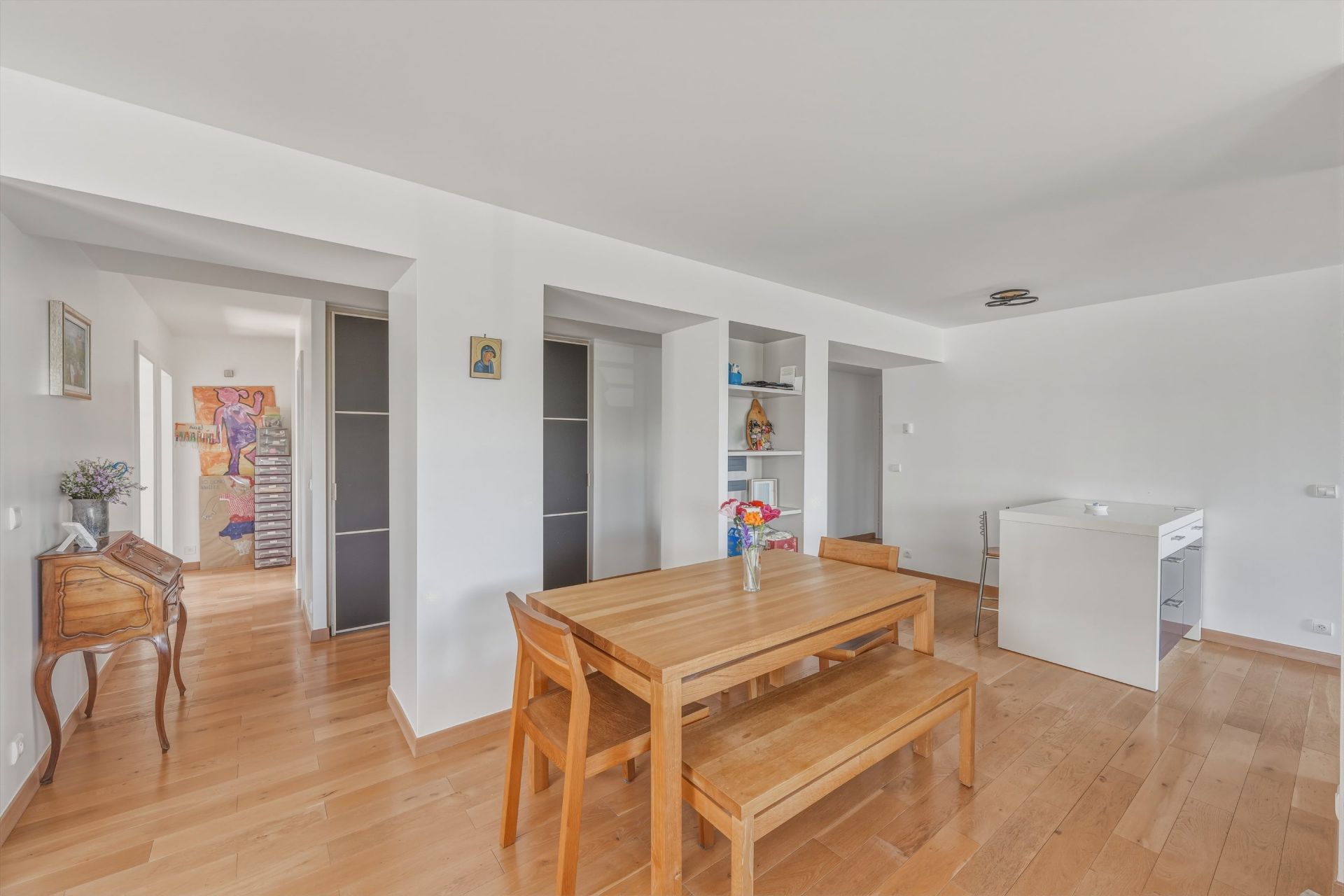 luxury apartment 5 Rooms for sale on DIVONNE LES BAINS (01220)